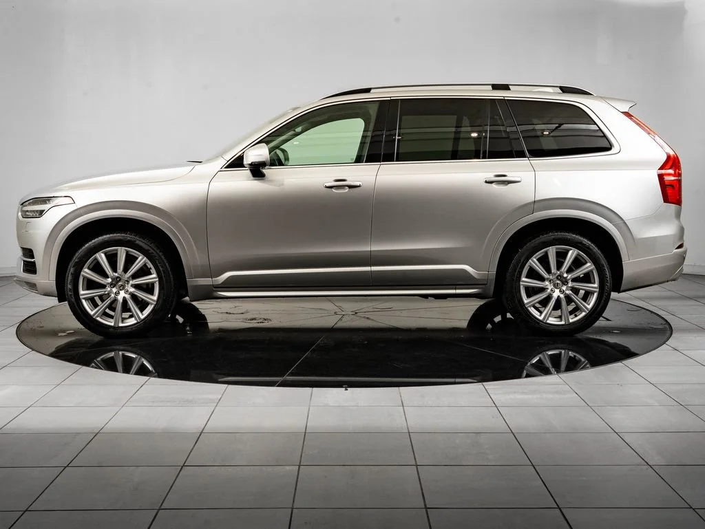 Used 2018 Bright Silver Metallic Volvo T6 Momentum image 5