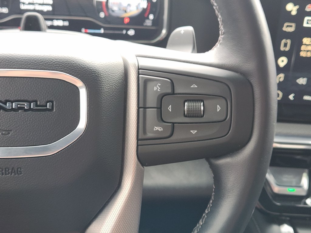 Used 2025 White GMC Denali image 29