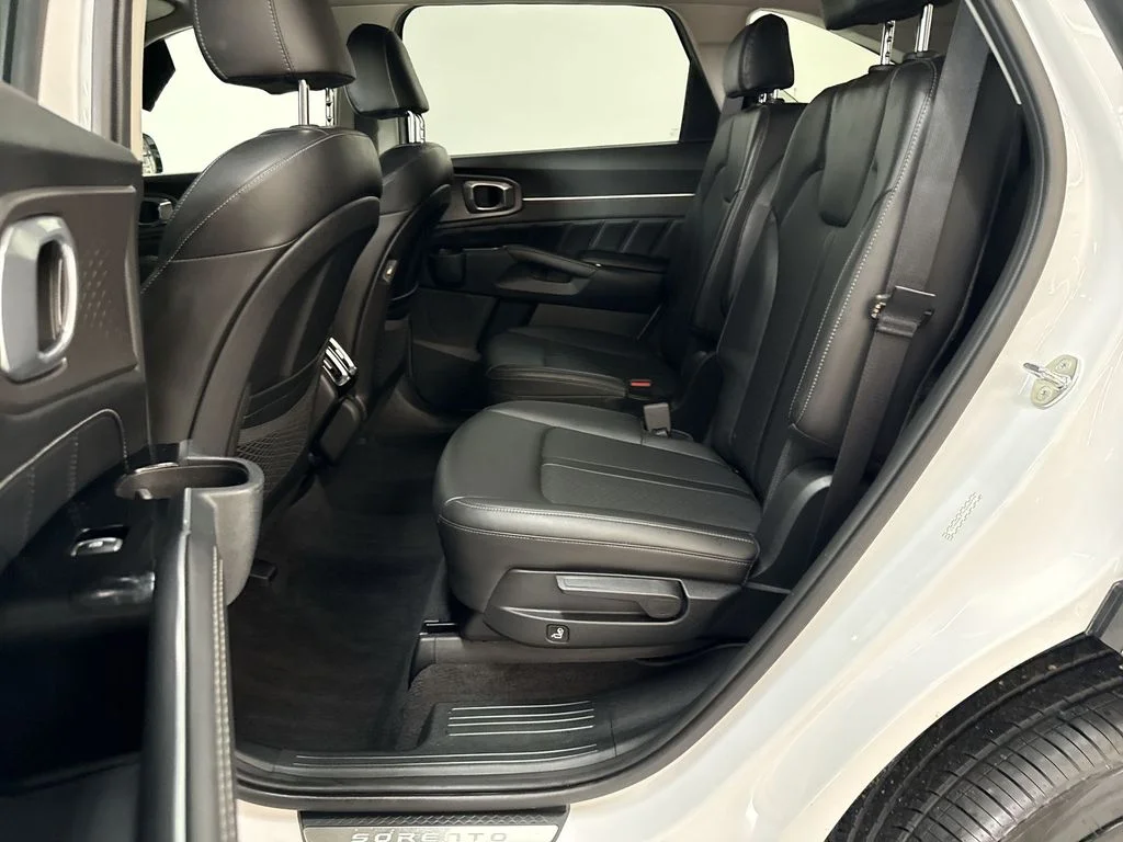 Used 2023 White Pearl Kia SX image 16