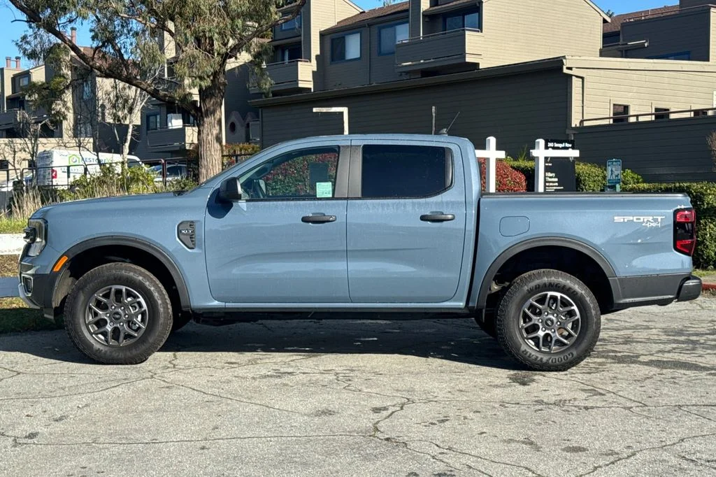 New 2025 Azure Gray Metallic Ford XLT image 7