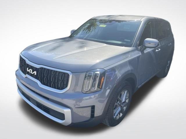 Used 2025 Silver Kia LX image 5