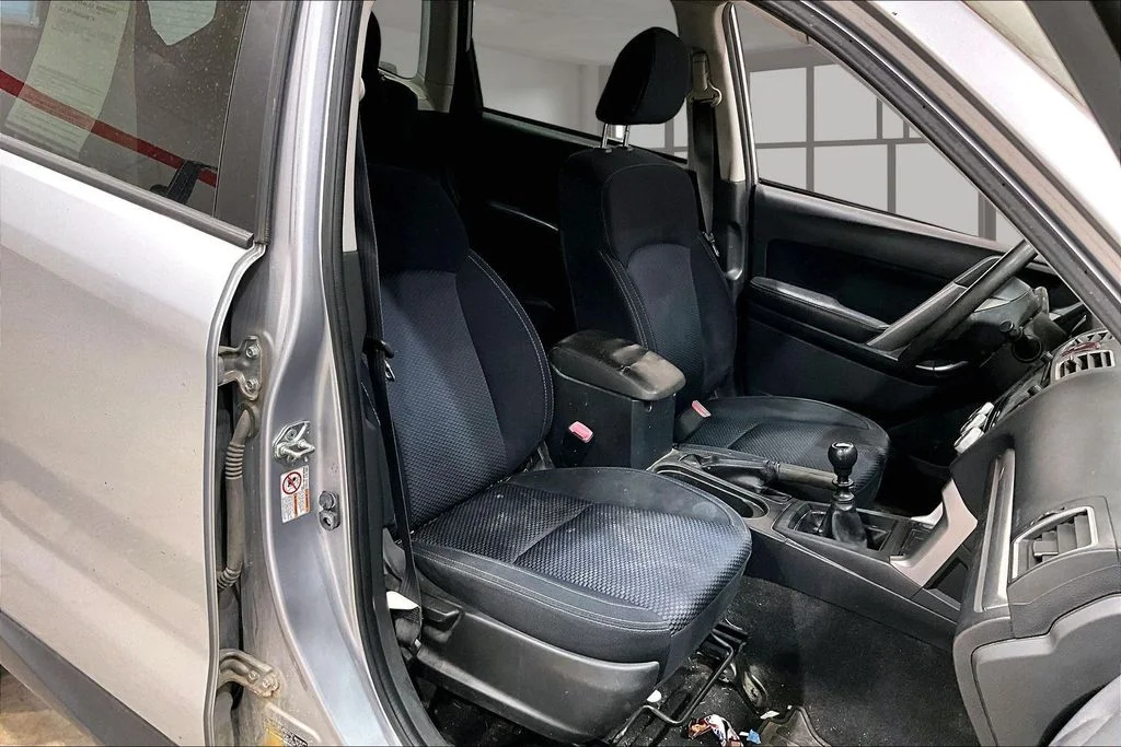 Used 2016 Silver Subaru 2.5i Premium image 7