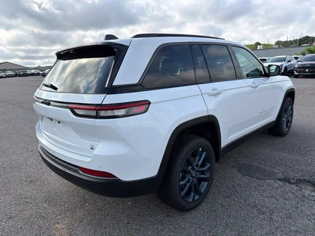 New 2026 White Jeep  image 3