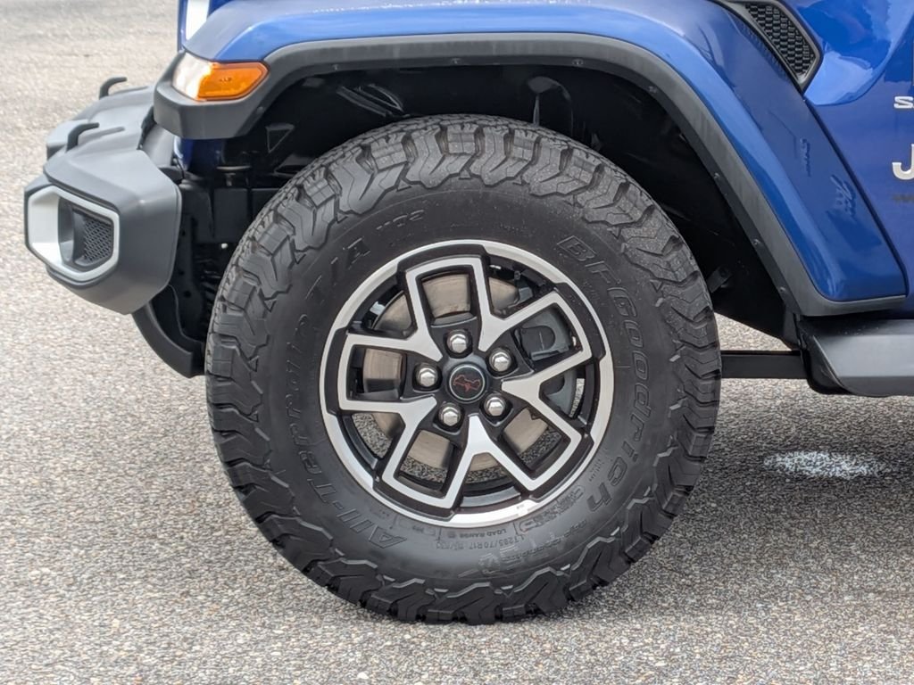 Used 2019 Blue Jeep Unlimited Sahara image 11