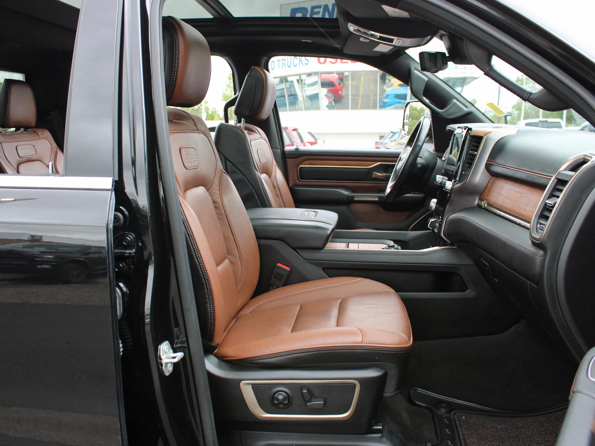 Certified Used 2023 Black RAM Limited Longhorn * No Accidents | HEMI V8 | Apple CarPlay | Trailer Tow | Adaptive Cruise | Sunroof image 18