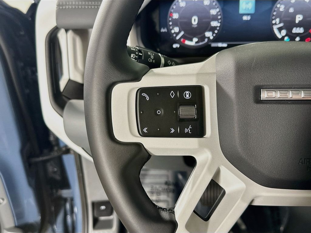 New 2026 Tasman Blue Land Rover S image 13