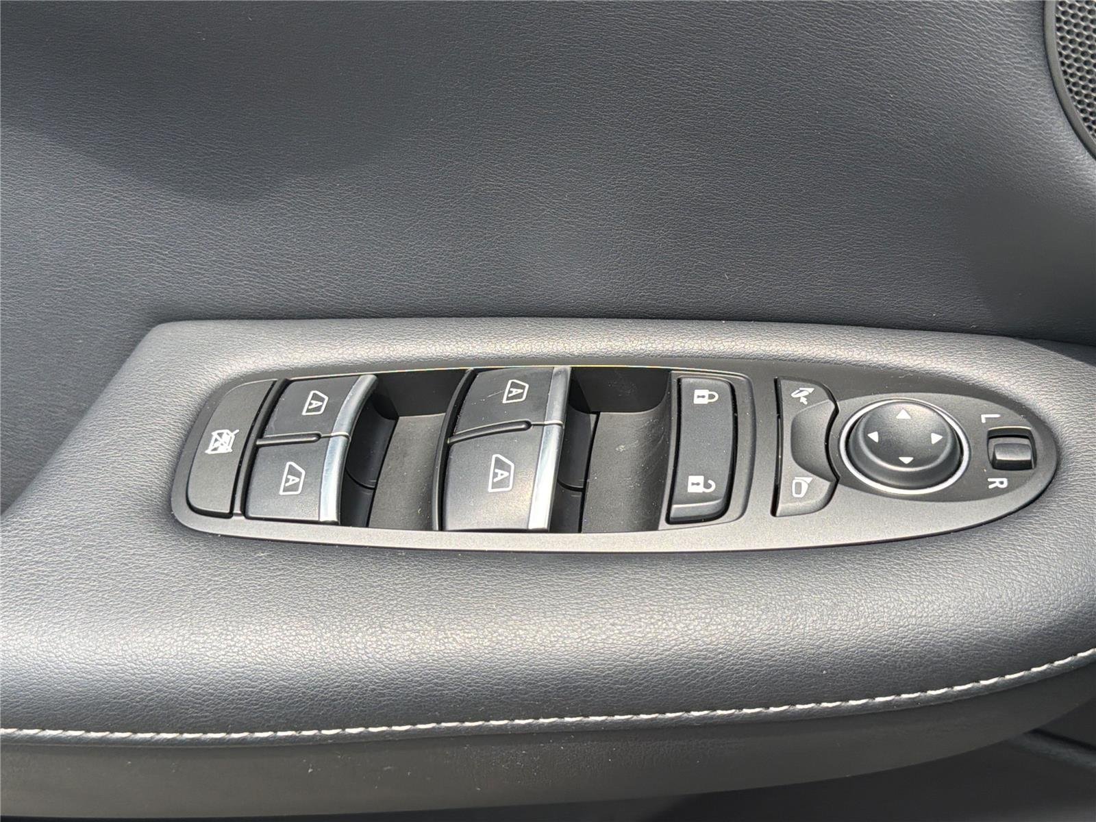 Used 2024 Radiant White INFINITI LUXE image 19