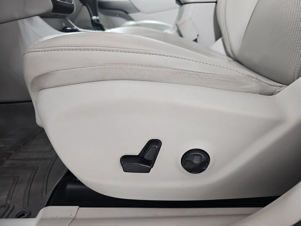 Used 2020 White Jeep Limited 4x4 image 35