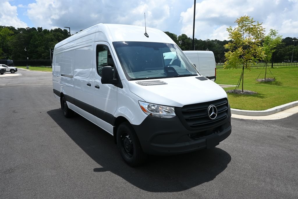 New 2026 Arctic White Mercedes-Benz Cargo 170 WB image 22