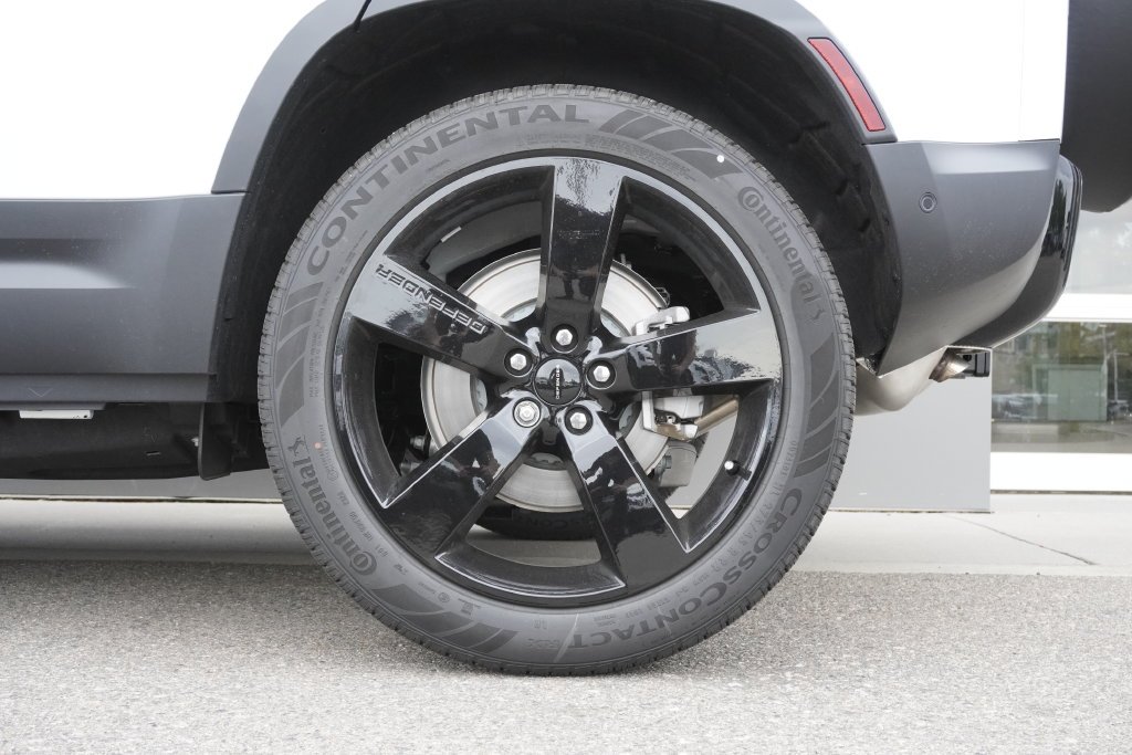 New 2026 Fuji White Land Rover S image 33