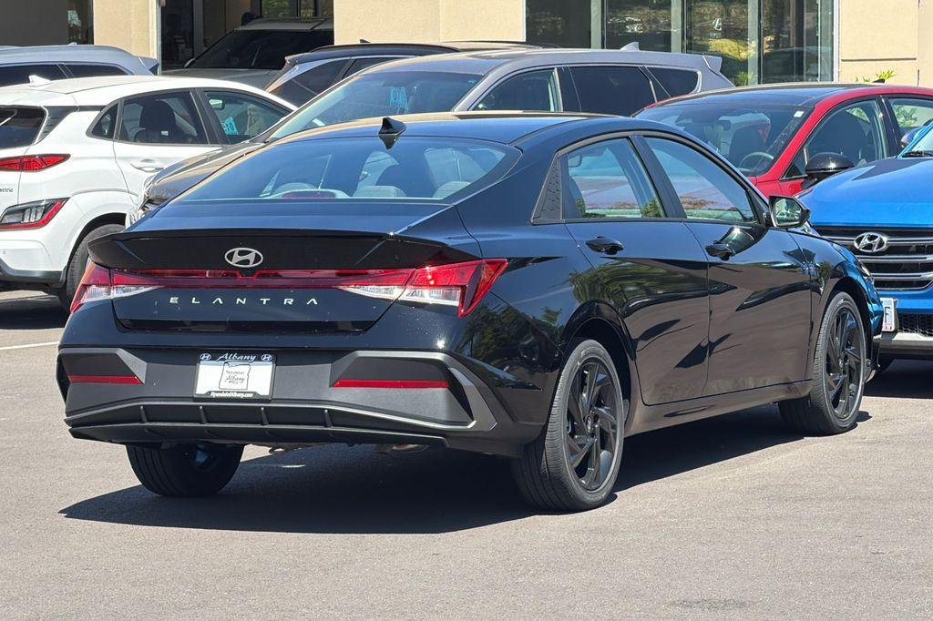 New 2026 Black Hyundai SEL Sport image 4