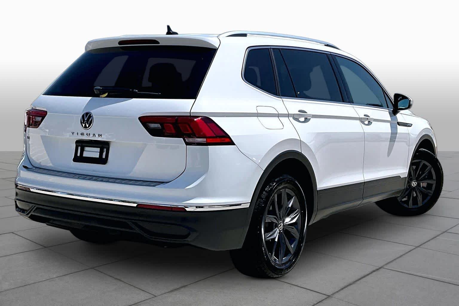 Used 2022 Pure White Volkswagen SE image 13