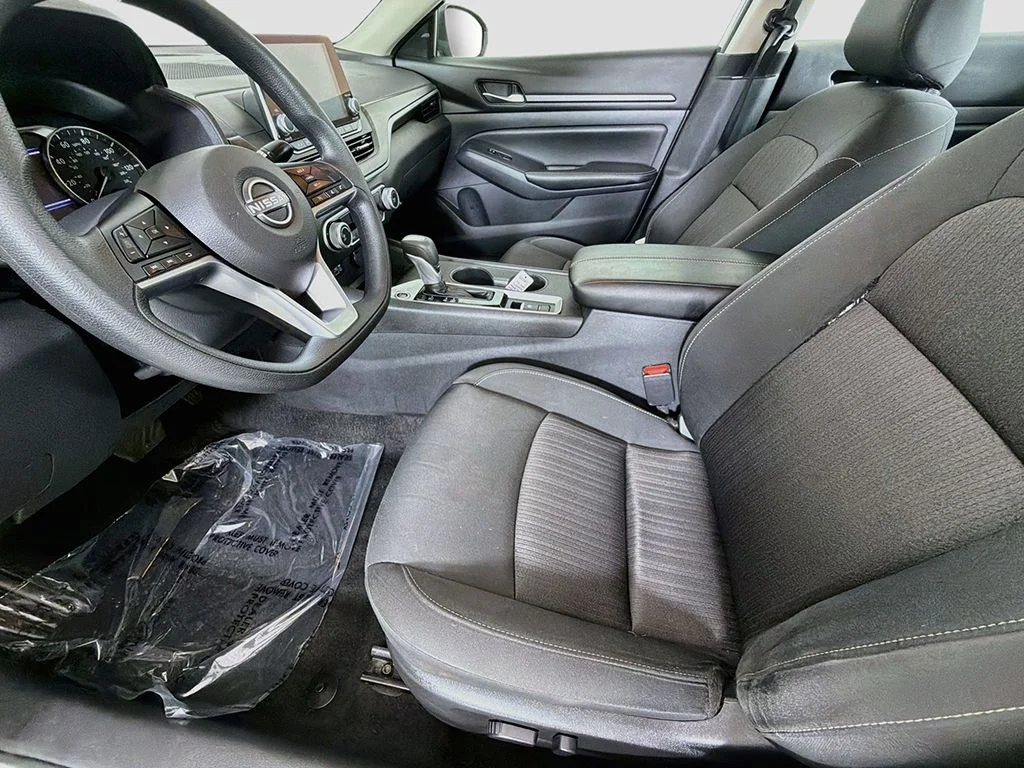 Used 2025 Glacier White Nissan 2.5 SV image 19