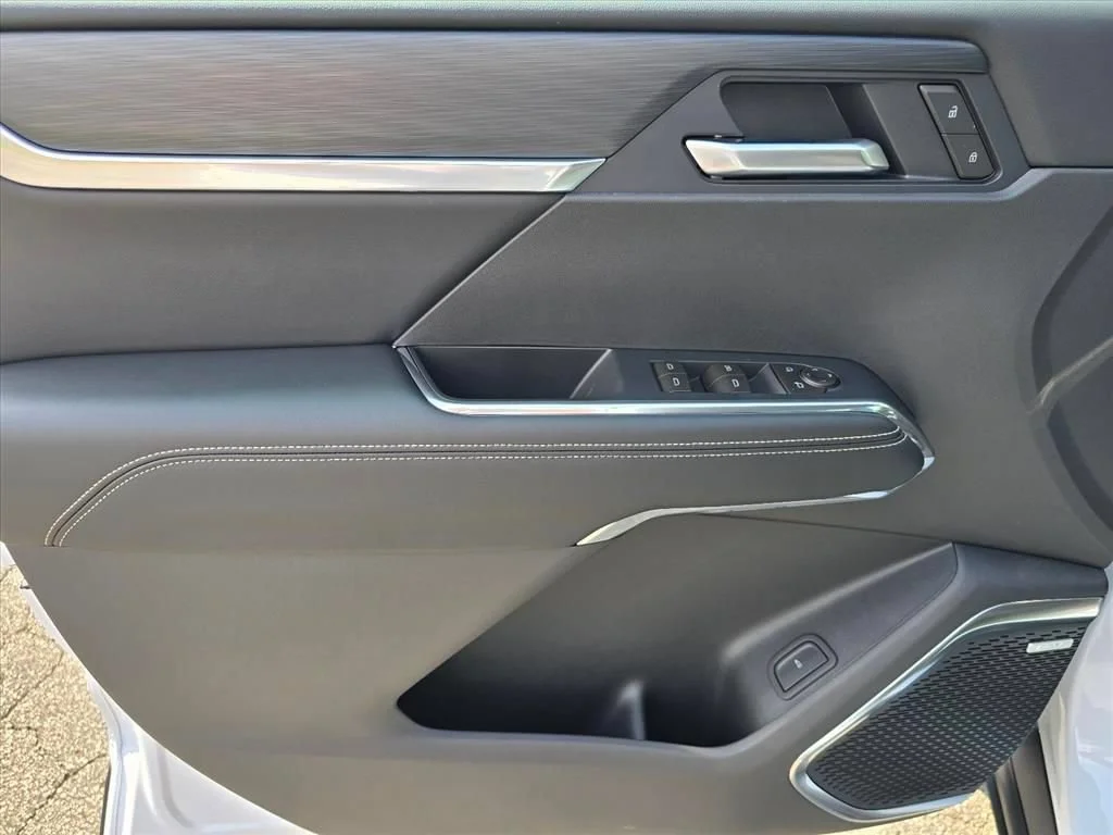 New 2026 Glacier White Tricoat GMC Elevation image 7