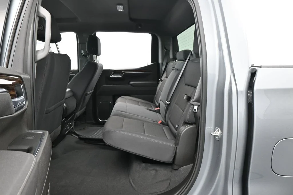 Used 2025 Sterling Metallic GMC Elevation image 28