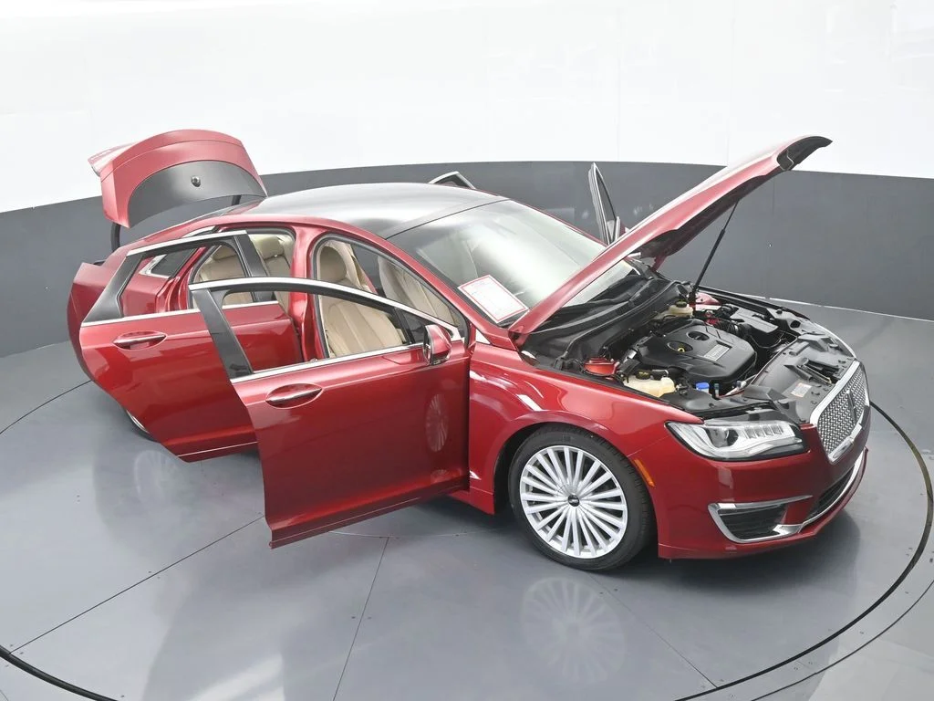 Used 2017 Ruby Red Metallic Lincoln Reserve image 77