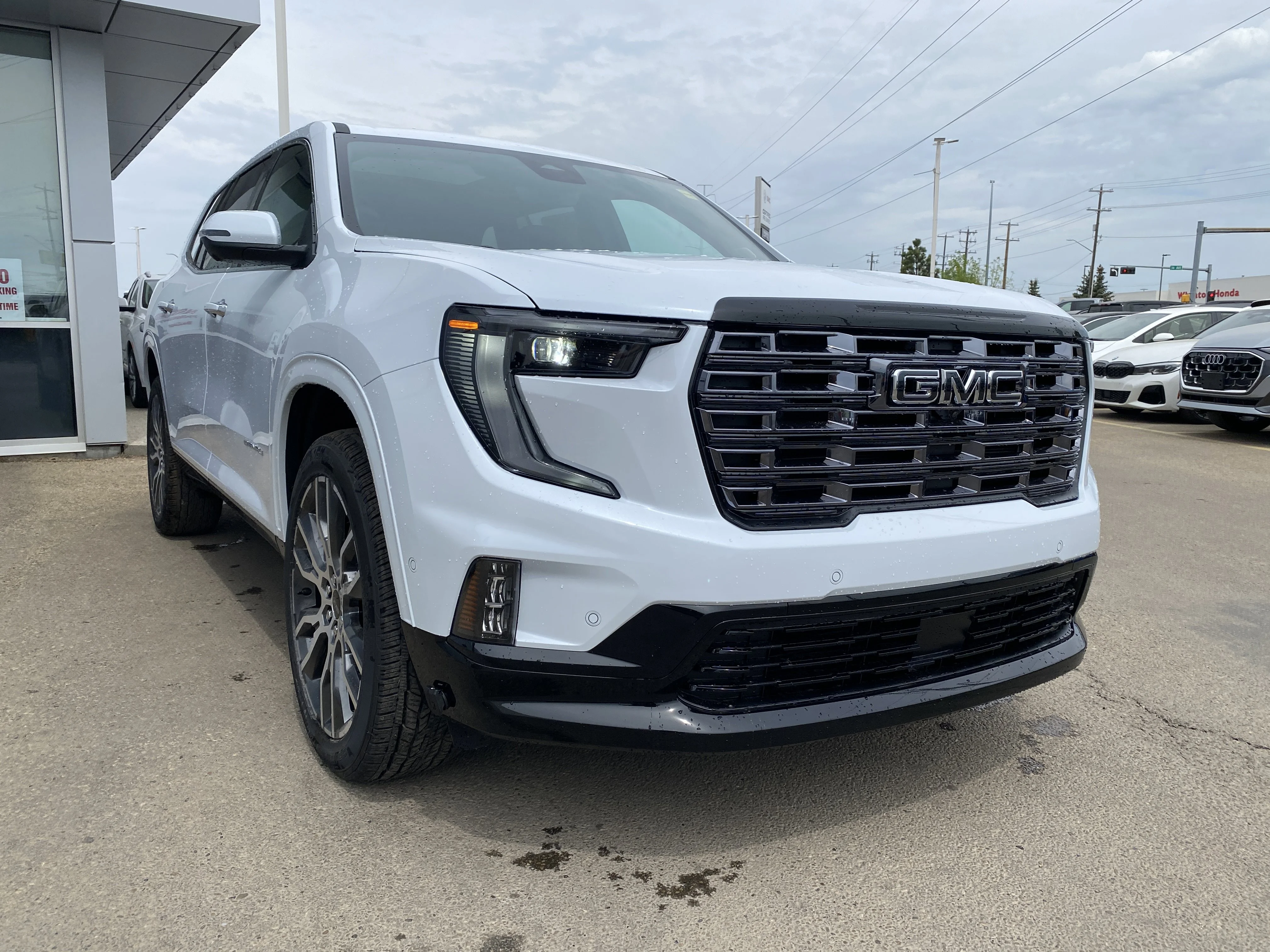 New 2026 GLACIER WHITE TRICOAT GMC Denali Ultimate image 8