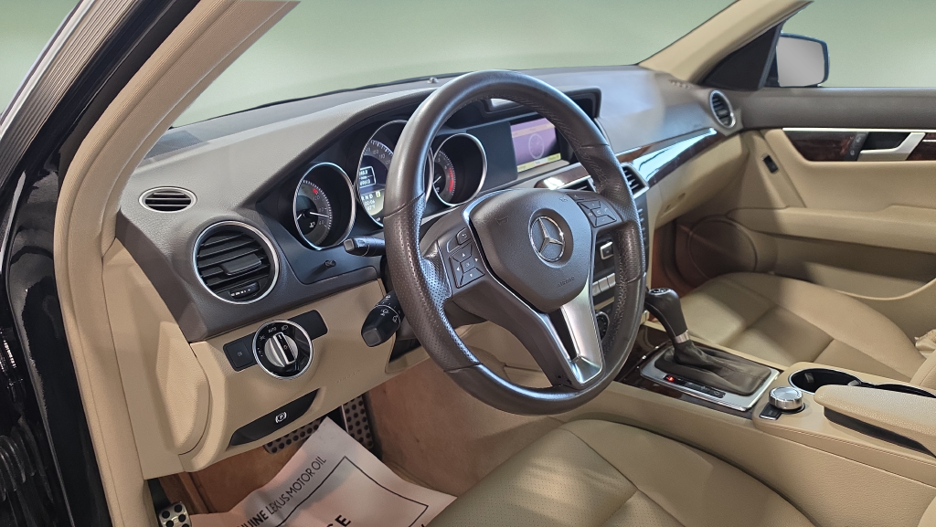 Used 2012  Mercedes-Benz C 300 image 13