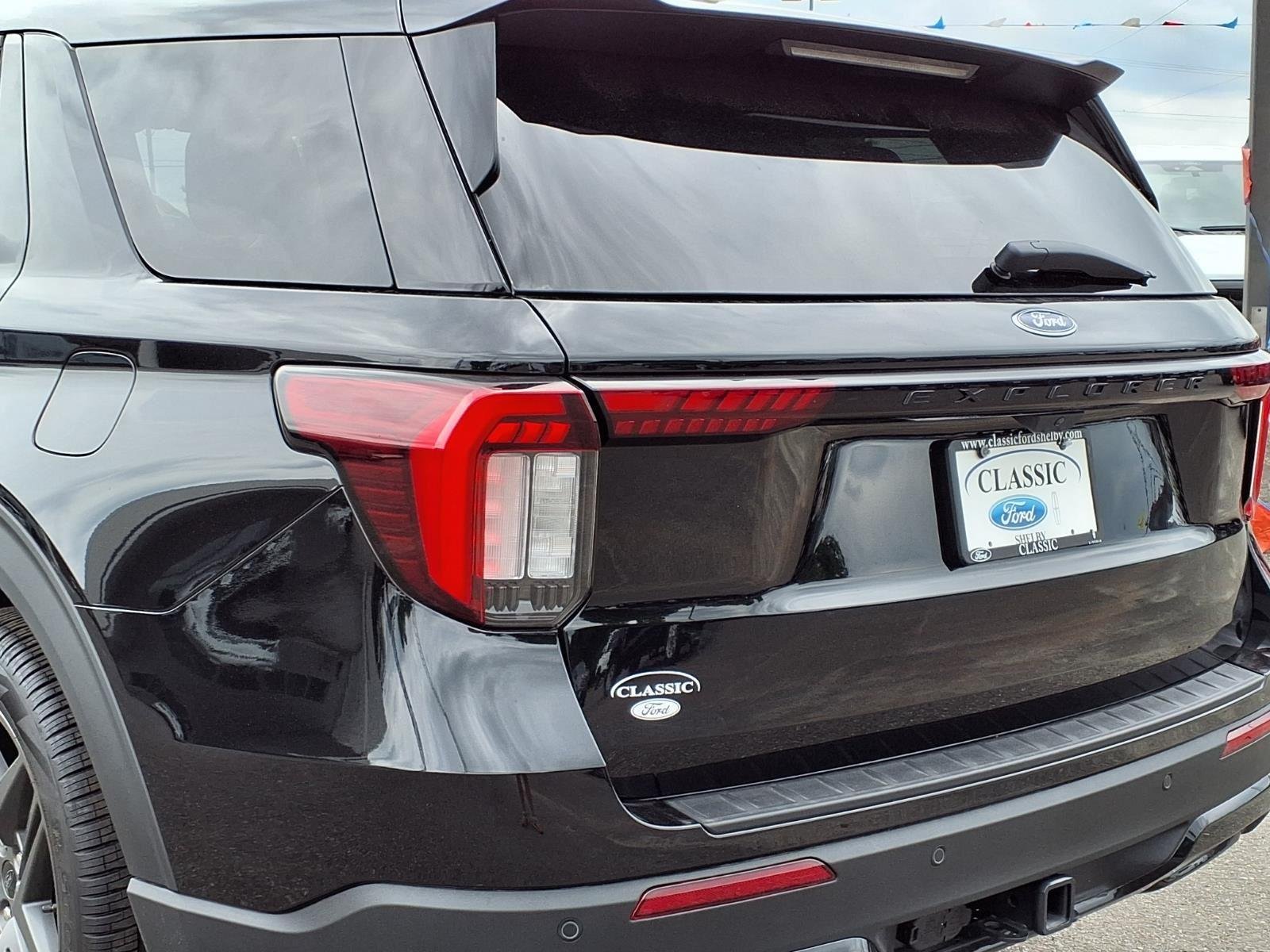 New 2026 Agate Black Metallic Ford ST-Line image 16