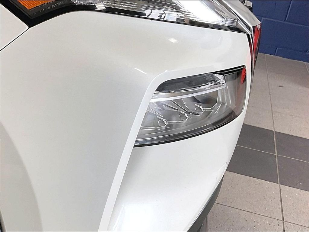 Used 2023 Pearl White Nissan SL image 32