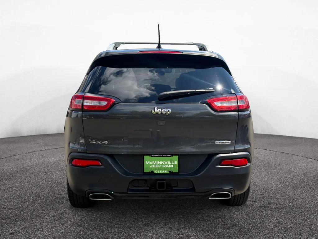 Used 2015 Gray Jeep Latitude image 4