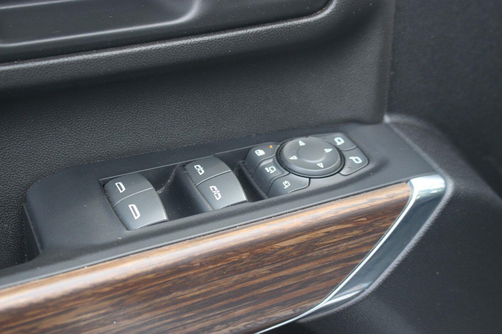 Used 2023 IRIDESCENT PEARL TRICOAT Chevrolet High Country image 16