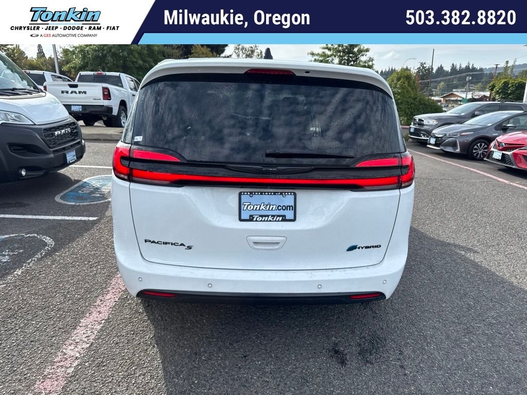 Used 2024 Bright White Clearcoat Chrysler Select S Appearance image 1