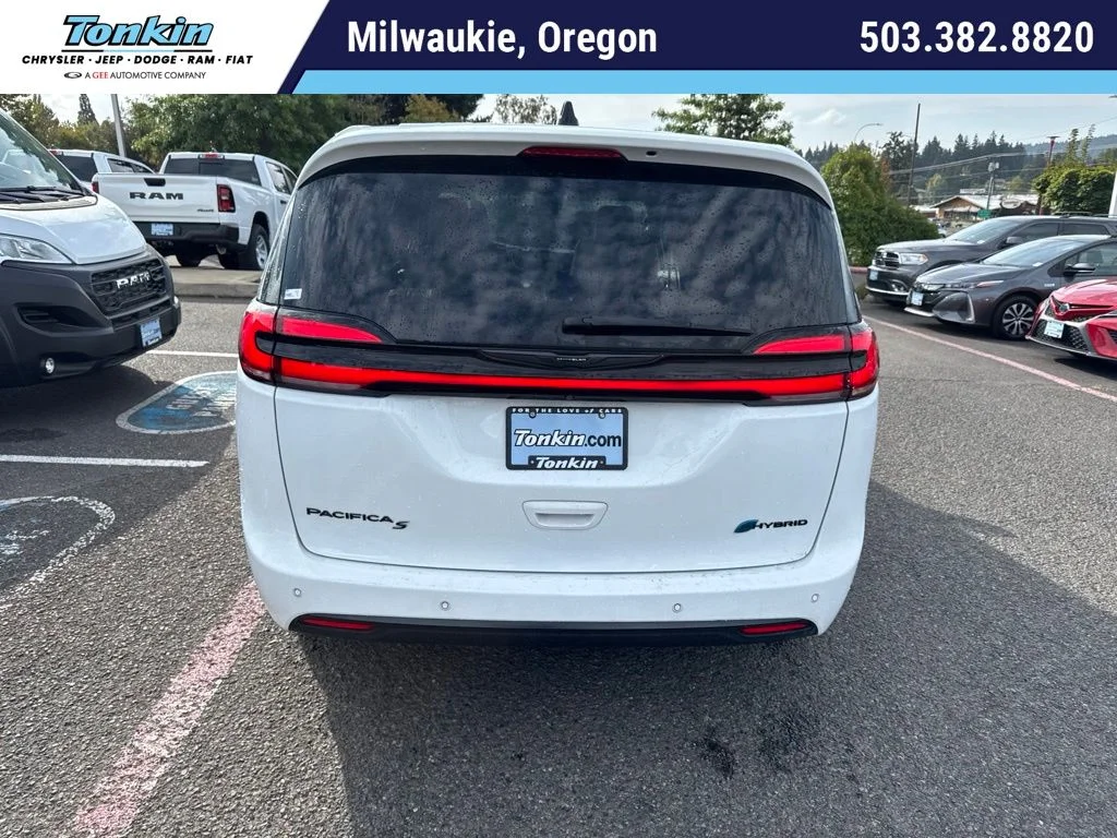 Used 2024 Bright White Clearcoat Chrysler Select S Appearance image 1