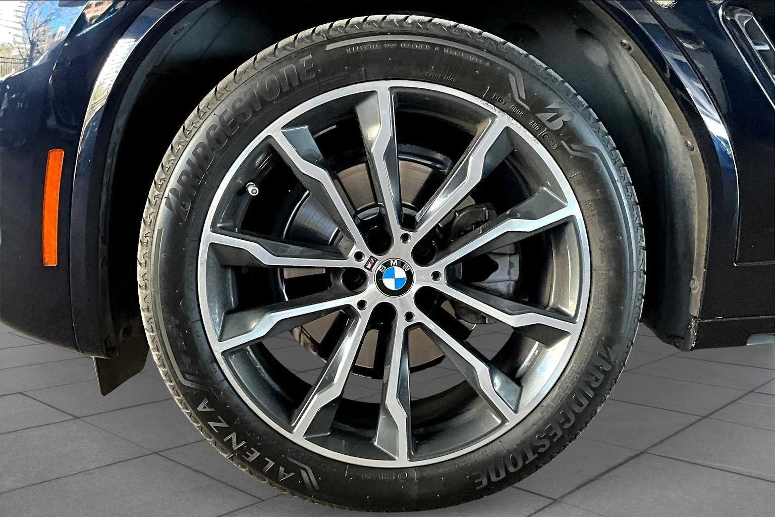 Used 2022 Carbon Black Metallic BMW sDrive30i image 10