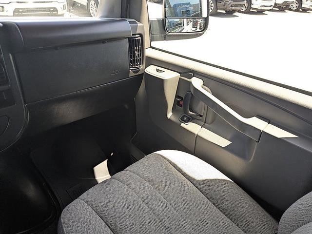 2024 Chevrolet Express Passenger LT - Photo 20