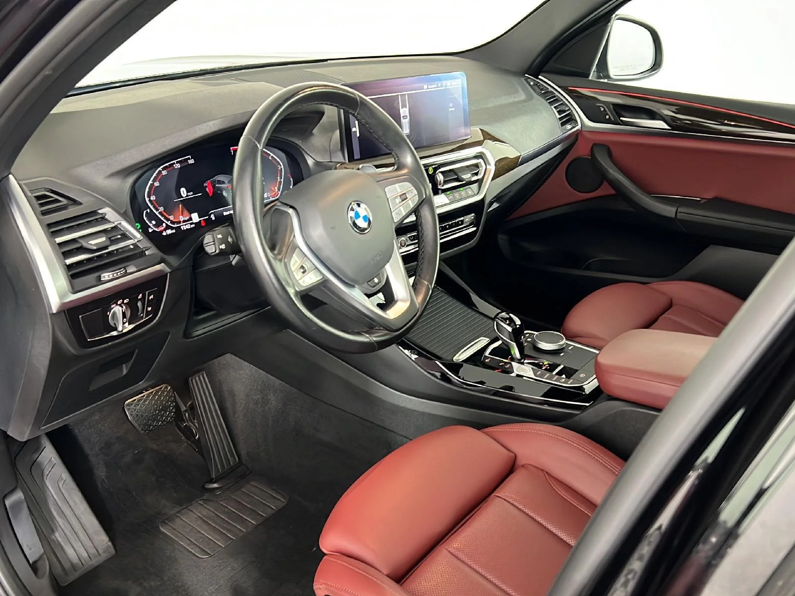 Used 2022 Black Sapphire Metallic BMW xDrive30i image 2