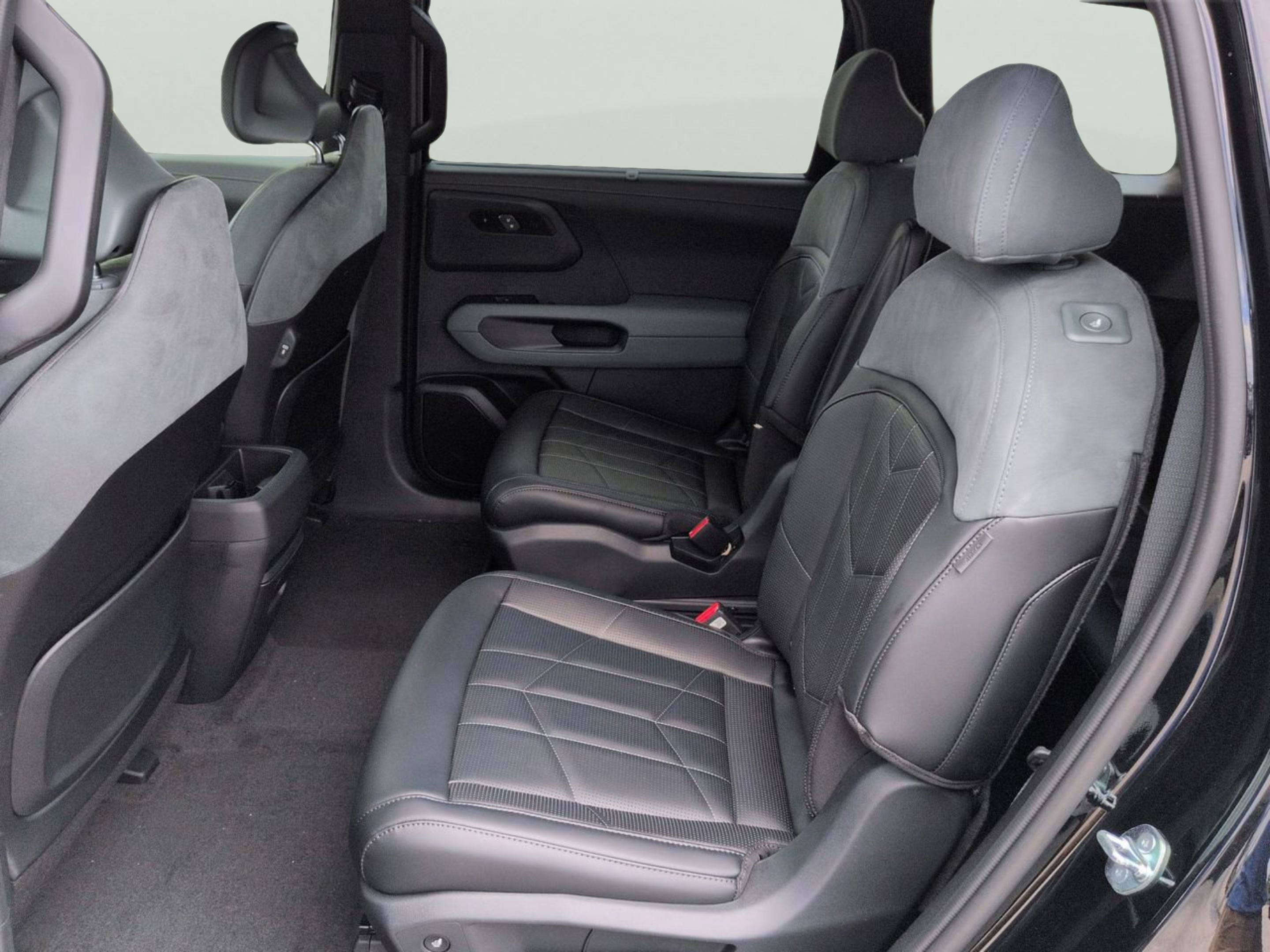 New 2027 Ebony Black Kia X-LINE SX PRESTIGE image 13