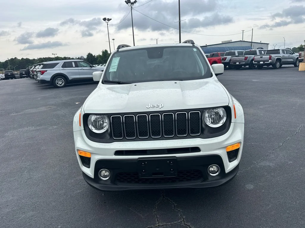 Used 2019 White Jeep Latitude image 2