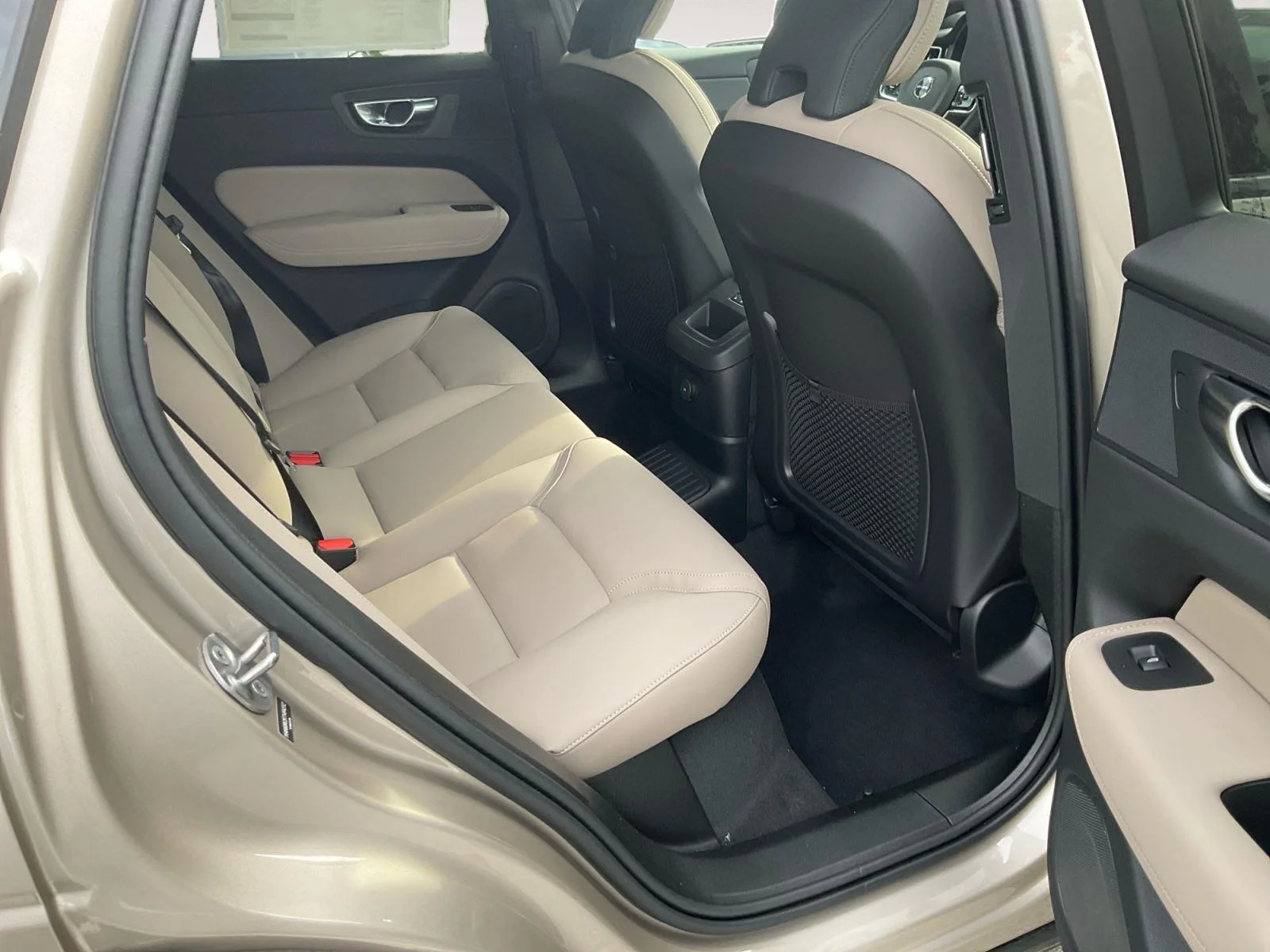 New 2026 Bright Dusk Metallic Volvo Plus image 13