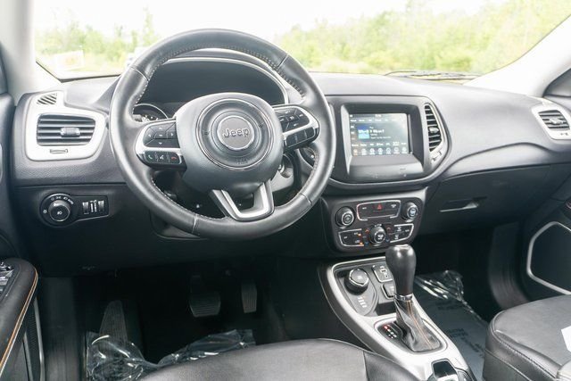 Used 2019 Black Jeep Latitude image 12