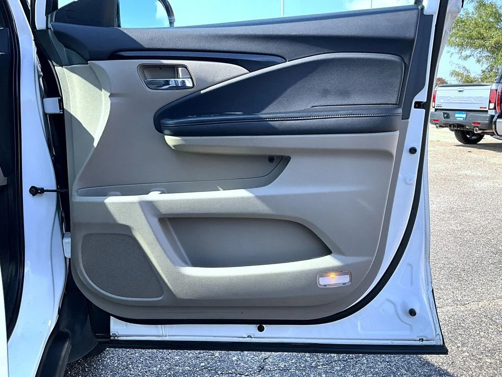 Used 2022 White Honda Elite image 15