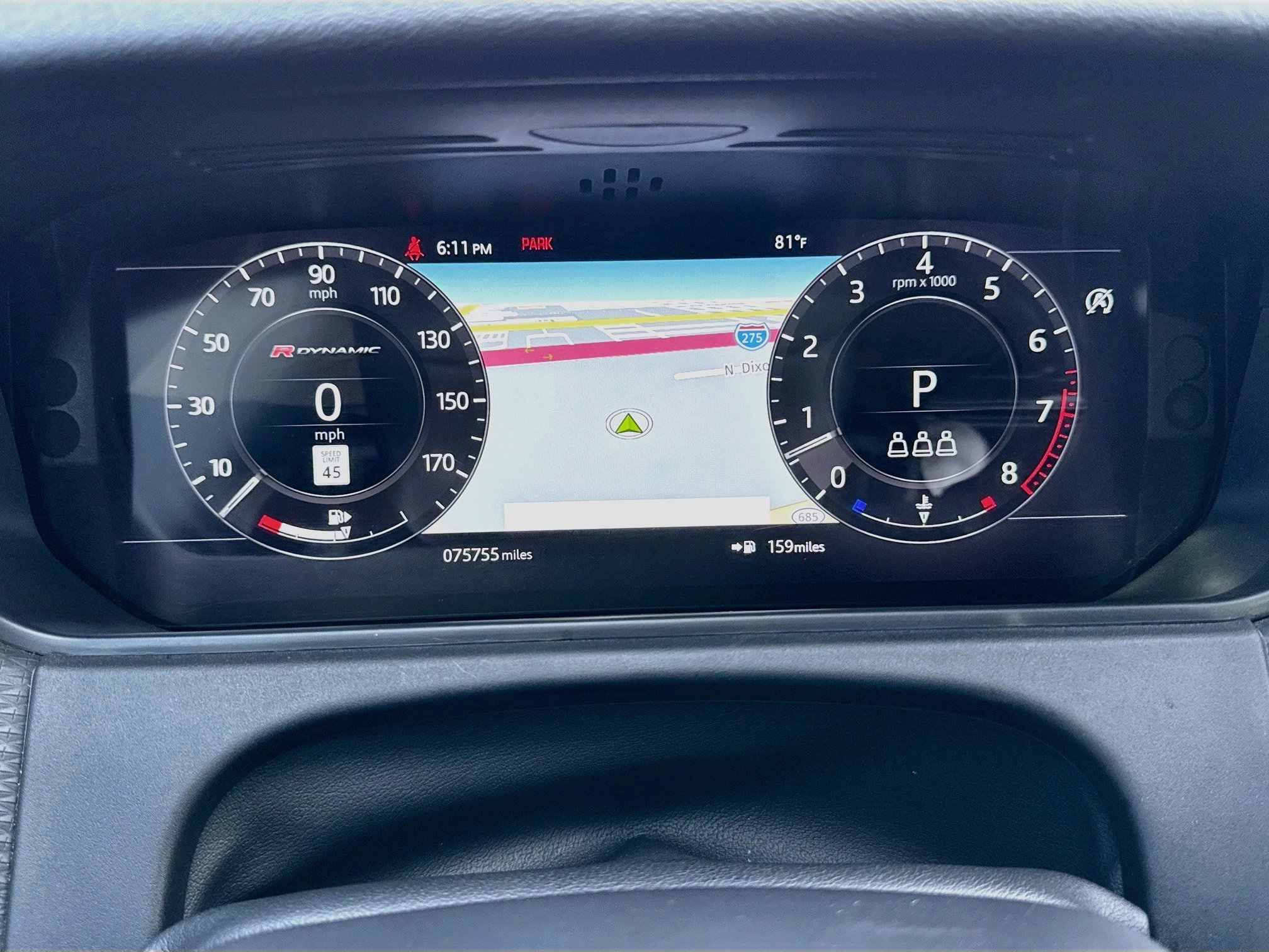 Used 2019 White Land Rover R-Dynamic SE image 39