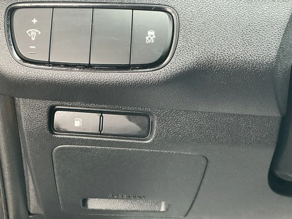 Used 2016 Black Kia LX image 19