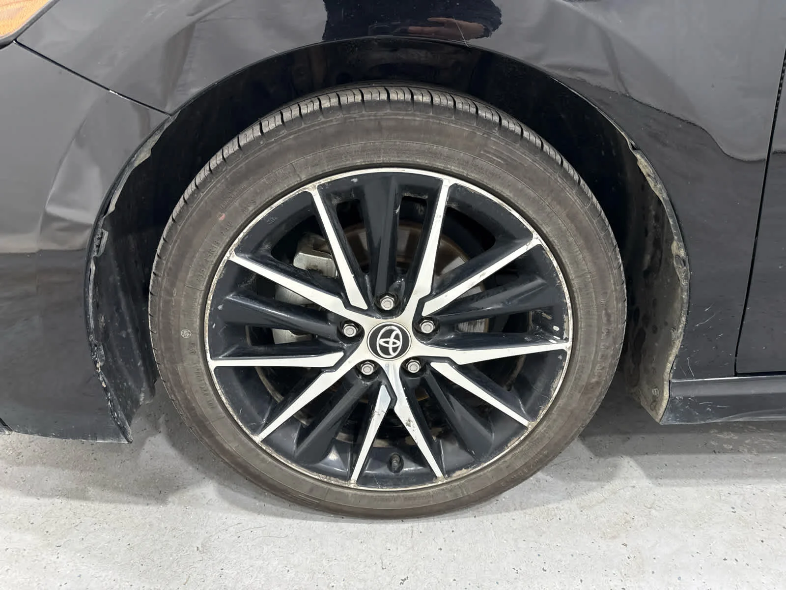 2023 Toyota Camry SE - Photo 9