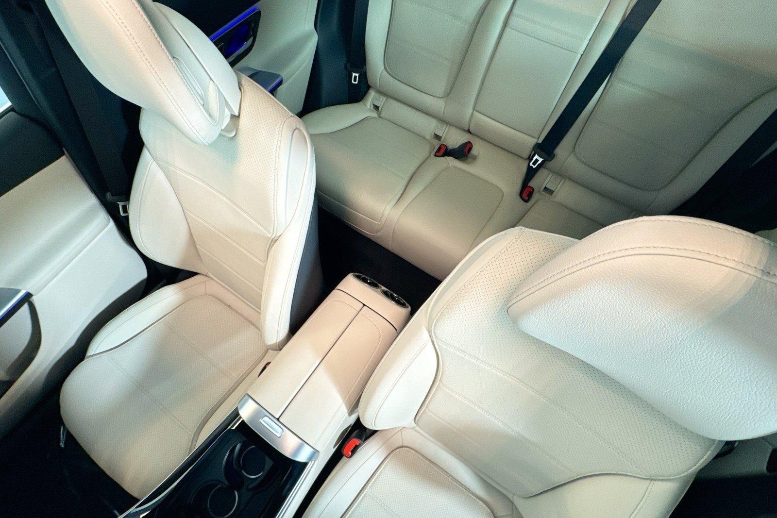 New 2026 Polar White Mercedes-Benz GLC 300 image 19