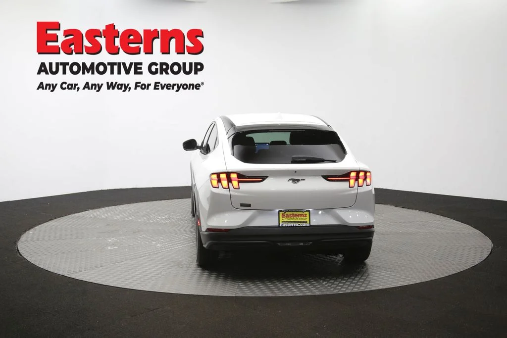 Used 2021 White Ford Select image 39