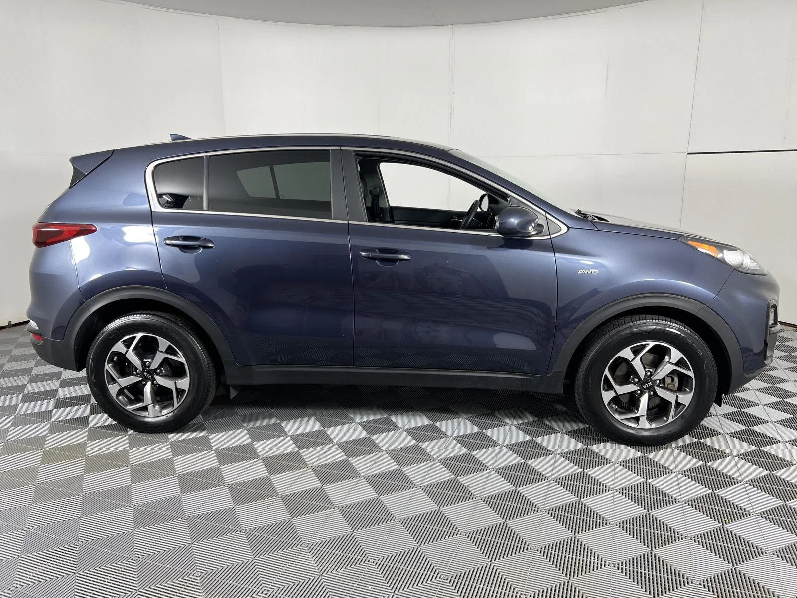 Used 2022 Pacific Blue Kia LX image 11