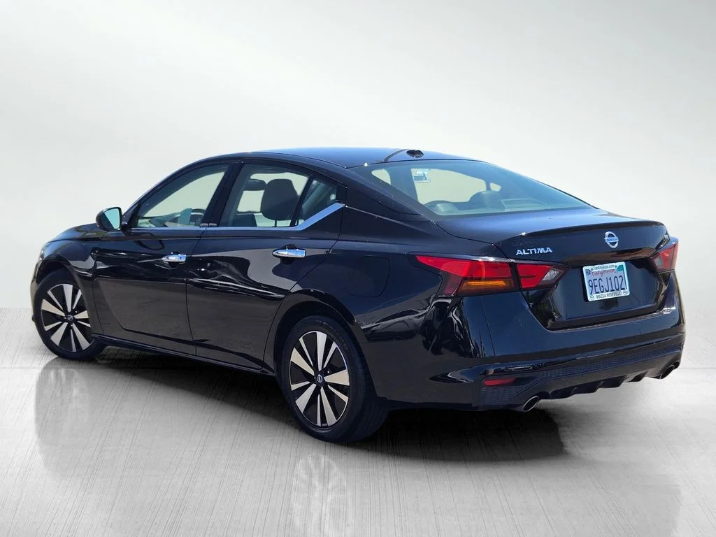 Used 2019 Black Nissan 2.5 SL image 6