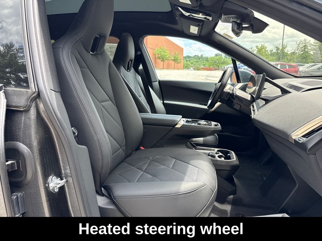 Used 2025 Gray BMW xDrive50 image 30