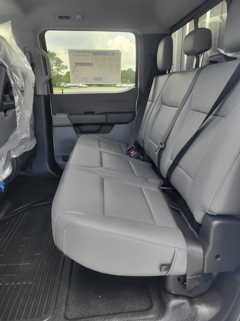 New 2026 Oxford White Ford F-450® XL image 30