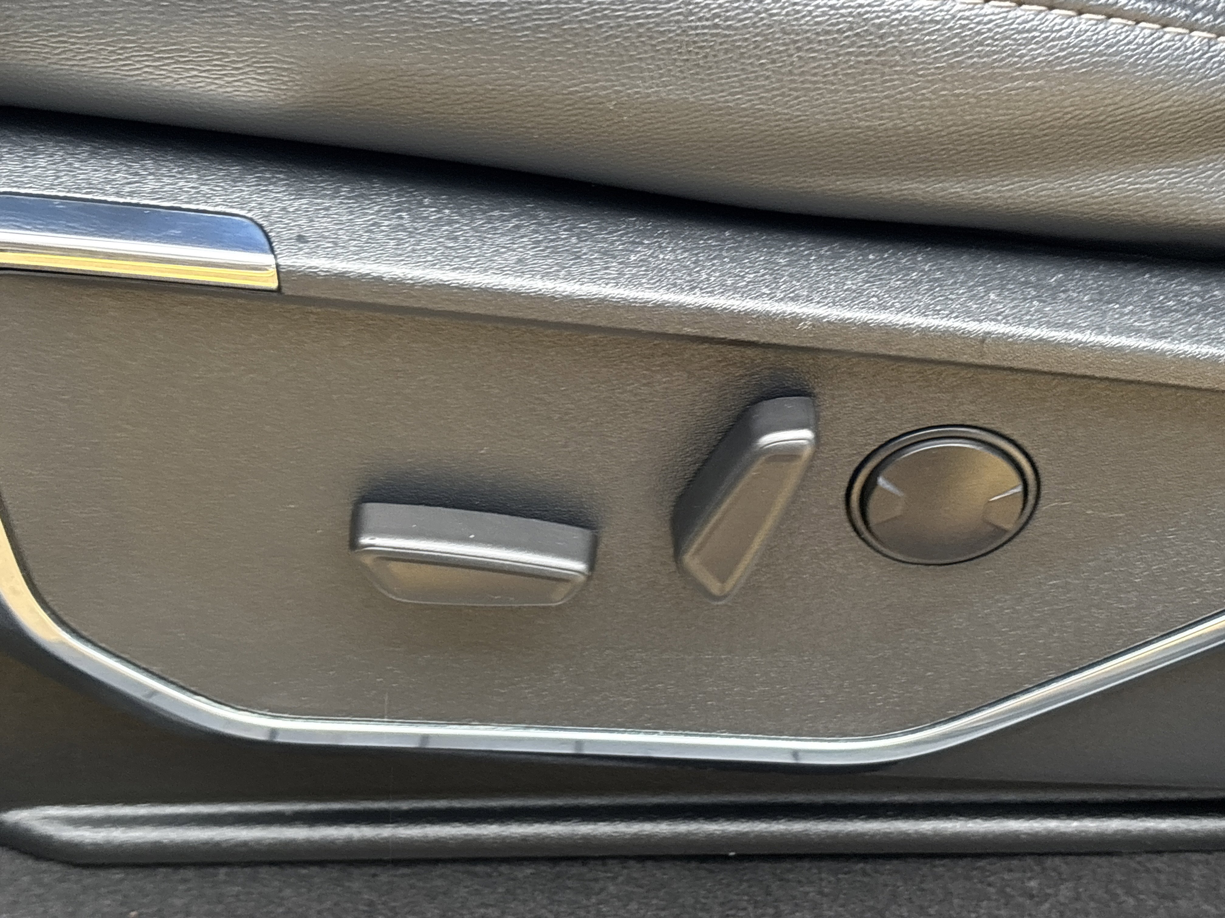 Used 2023  Ford XL image 27