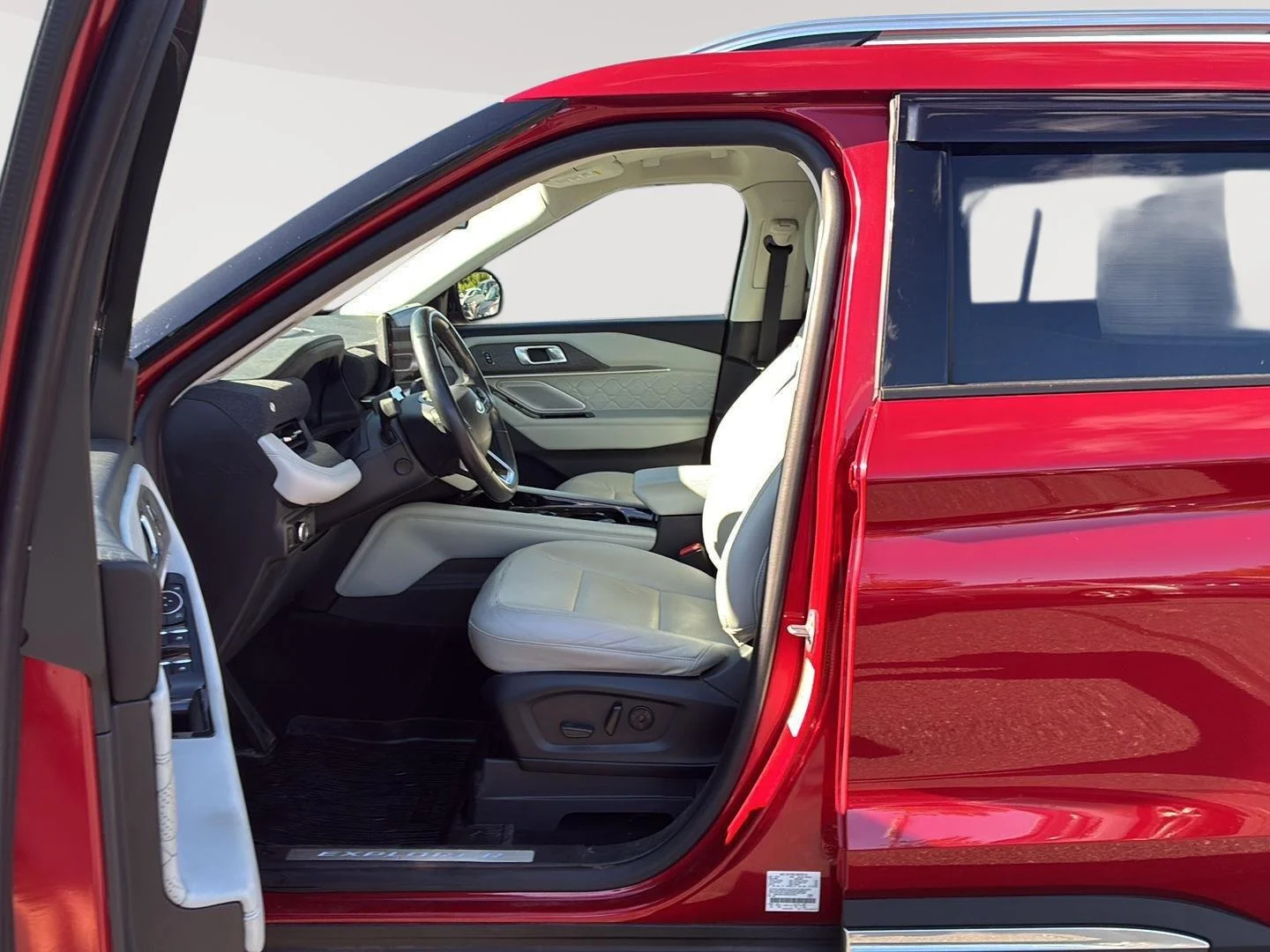 Used 2025 Rapid Red Metallic Tinted Clearcoat Ford Platinum image 30