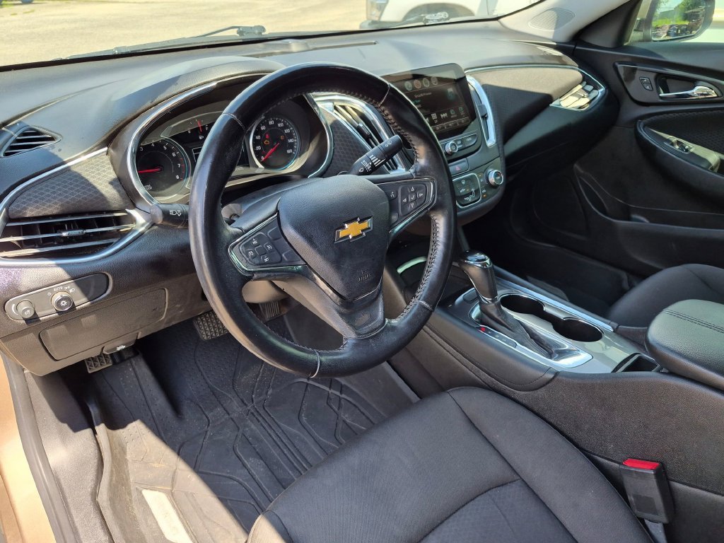 Used 2018 SANDY RIDGE METALLIC Chevrolet LT image 32