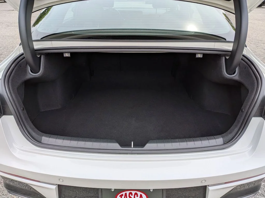 Used 2025 White Kia GT-Line image 6