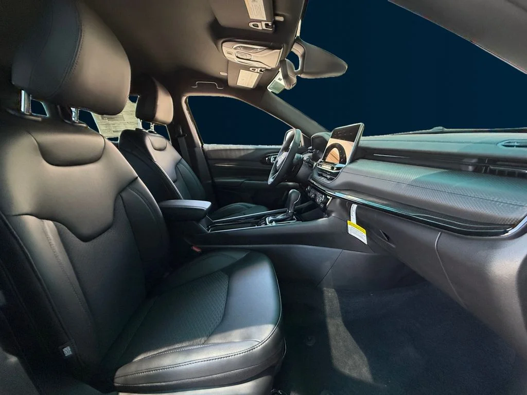 New 2026 Black Jeep Latitude image 17